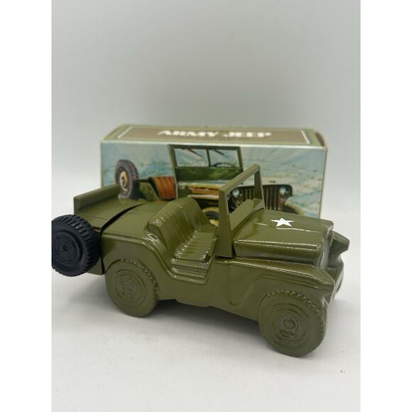 AVON Green Army Jeep Spicy Aftershave Decanter Full USA - Picture 1 of 5